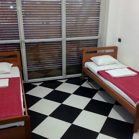 Star Hostal *